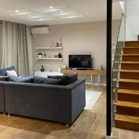 Luxury Duplex Golden Park 3 * Tirana