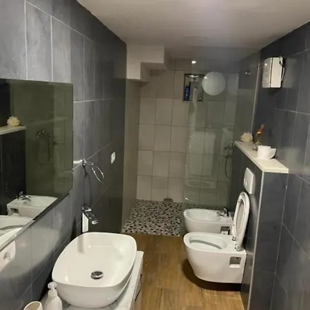 Luxury Duplex Golden Park 3 * Tirana